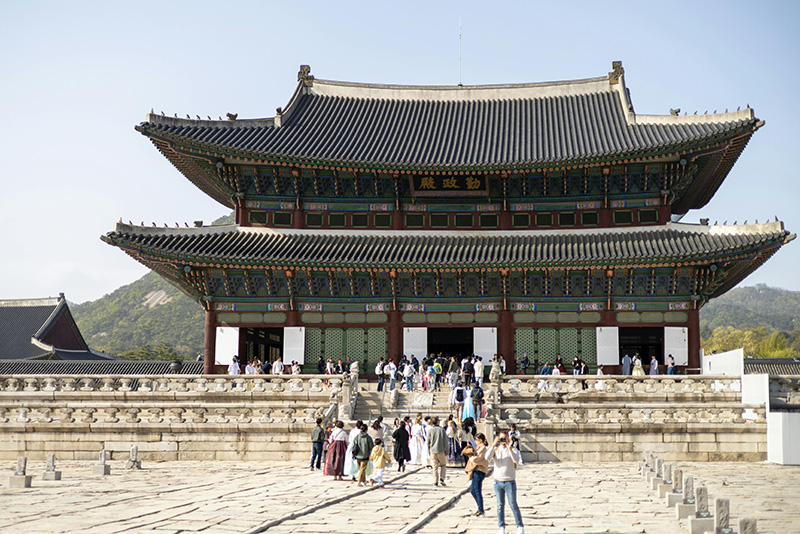 large building visited by many tourists