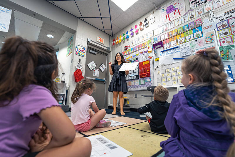 teacher teaching students