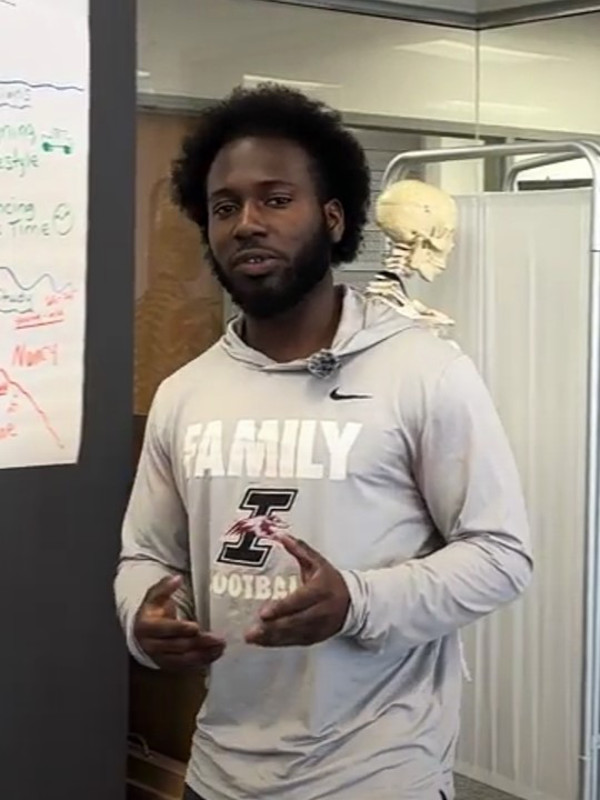 Student Monioluwa in the Exercise Science Lab