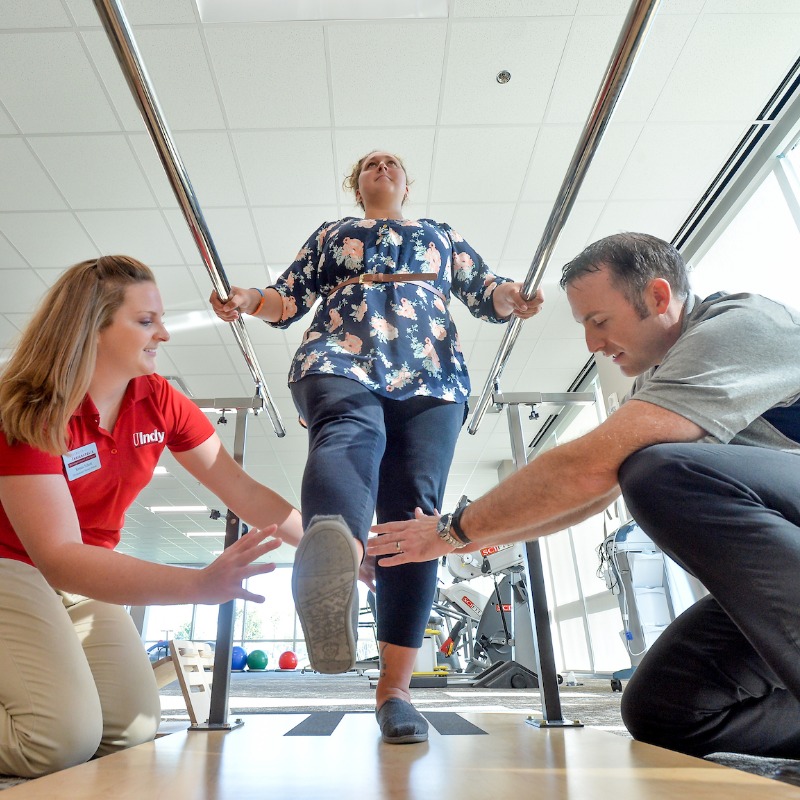 PT students assisting in parallel bars