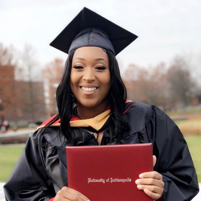 Rayshena Jones headshot